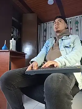 abnerdam01 online show from 11-12-25, 01:11