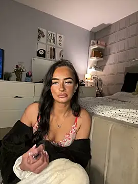 Snapshot of Spicy-Rosie20 chatting on 03-31-26, 06:19 Spicy-Rosie20 online show from 03-31-26, 06:19