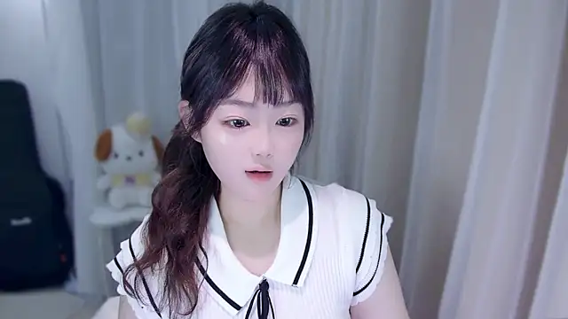 Snapshot of YUANYUAN-A chatting on 11-12-25, 12:05 YUANYUAN-A online show from 11-12-25, 12:05