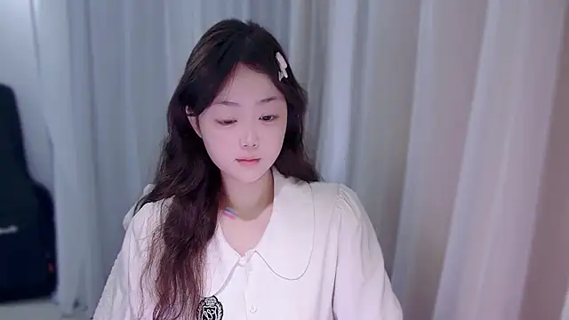 Snapshot of YUANYUAN-A chatting on 11-13-25, 01:15 YUANYUAN-A online show from 11-13-25, 01:15