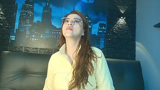 Snapshot of Skylar__Desire chatting on 10-08-25, 01:53 Skylar Desire online show from 10-08-25, 01:53