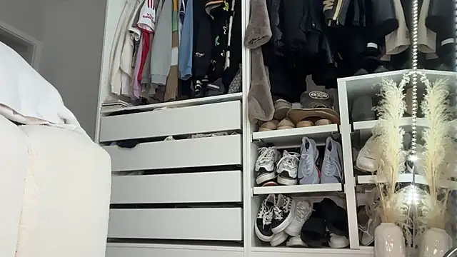 KayleeBella online show from 10-11-25, 01:31