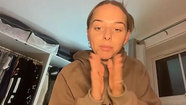 KayleeBella online show from 11-21-25, 05:11