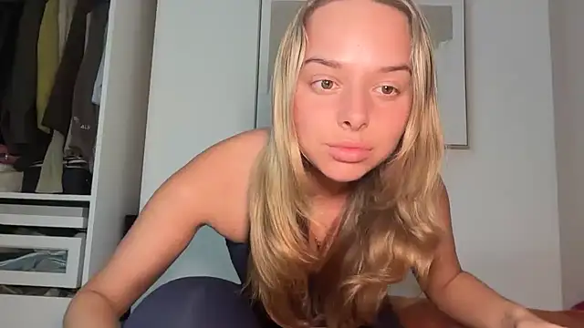 KayleeBella online show from 03-12-26, 09:54