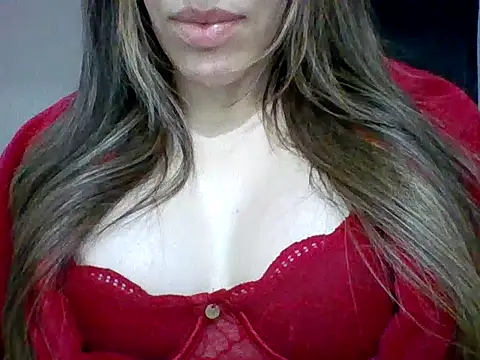 Snapshot of Yasleal chatting on 06-08-26, 10:32 Yasleal online show from 06-08-26, 10:32