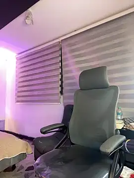 SkyThompson online show from 11-21-25, 05:17