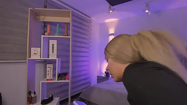 SkyThompson online show from 12-15-25, 05:01