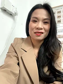 Baby-mmm online show from 11-18-25, 07:02