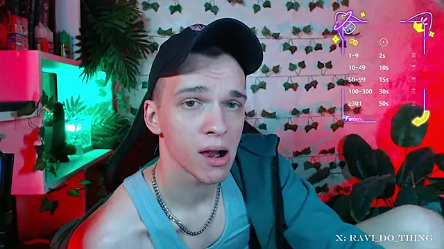 Snapshot of frozen_boy chatting on 09-24-25, 04:54 frozen boy online show from 09-24-25, 04:54