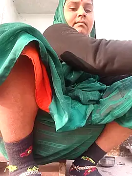 Sheema tyagi online show from 12-15-25, 02:49