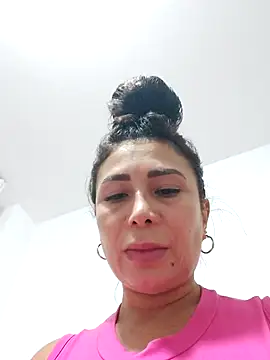 mia mancinii online show from 10-28-25, 04:49