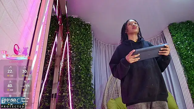 Snapshot of Kiara_Zahiri__ chatting on 09-17-25, 10:39 Kiara Zahiri online show from 09-17-25, 10:39