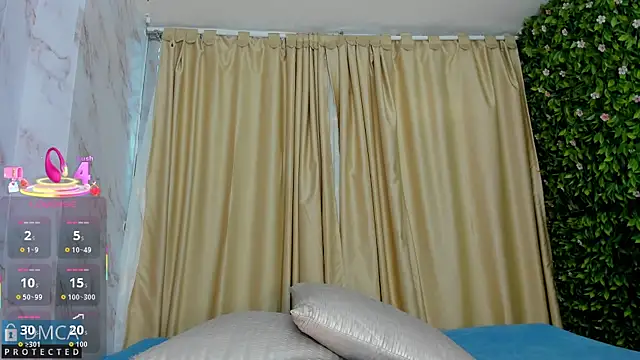 Snapshot of Kiara_Zahiri__ chatting on 09-25-25, 11:14 Kiara Zahiri online show from 09-25-25, 11:14