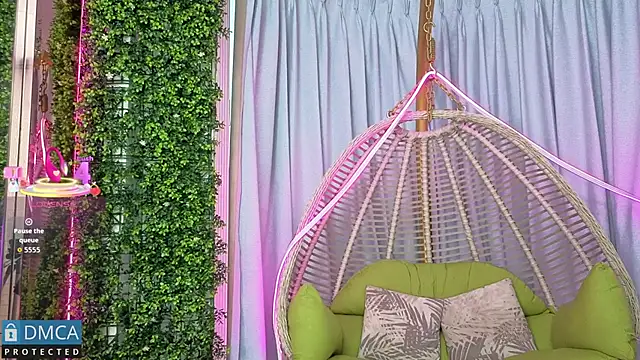 Snapshot of Kiara_Zahiri__ chatting on 10-04-25, 11:08 Kiara Zahiri online show from 10-04-25, 11:08