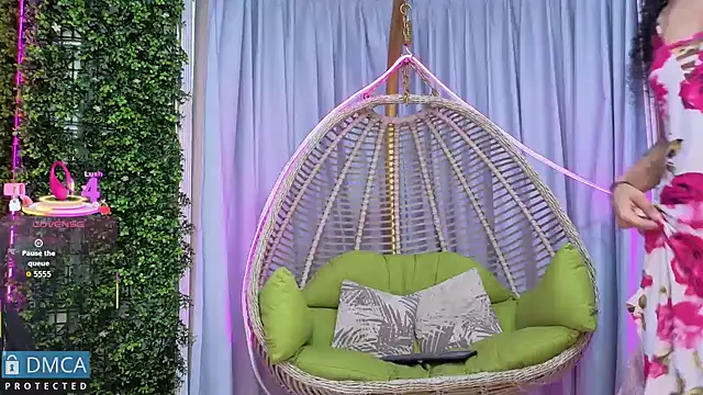 Snapshot of Kiara_Zahiri__ chatting on 10-06-25, 11:07 Kiara Zahiri online show from 10-06-25, 11:07