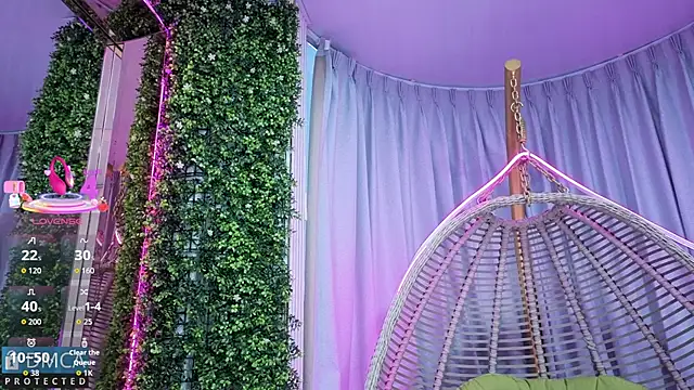 Snapshot of Kiara_Zahiri__ chatting on 10-13-25, 10:59 Kiara Zahiri online show from 10-13-25, 10:59