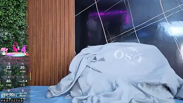 Snapshot of Kiara_Zahiri__ chatting on 10-20-25, 11:10 Kiara Zahiri online show from 10-20-25, 11:10