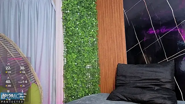 Snapshot of Kiara_Zahiri__ chatting on 11-13-25, 10:58 Kiara Zahiri online show from 11-13-25, 10:58