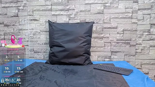 Snapshot of Kiara_Zahiri__ chatting on 11-19-25, 10:59 Kiara Zahiri online show from 11-19-25, 10:59