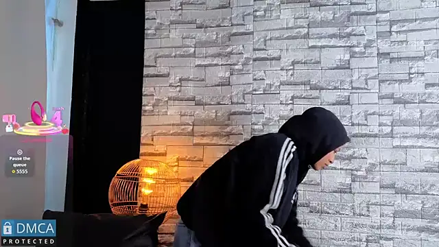 Snapshot of Kiara_Zahiri__ chatting on 11-29-25, 11:02 Kiara Zahiri online show from 11-29-25, 11:02