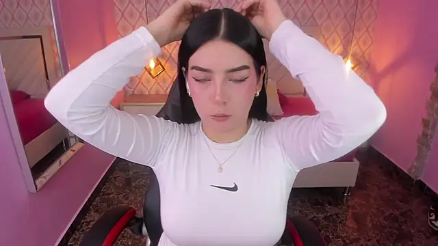 CHRISTY TEIGEN4 online show from 10-20-25, 07:25