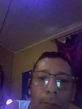 Snapshot of tonder69 chatting on 10-05-25, 01:42 tonder69 online show from 10-05-25, 01:42