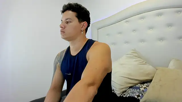 Snapshot of EclipseandFlame chatting on 09-23-25, 02:20 EclipseandFlame online show from 09-23-25, 02:20