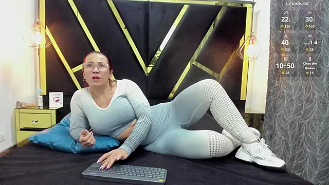 agatha fit online show from 06-16-26, 01:03
