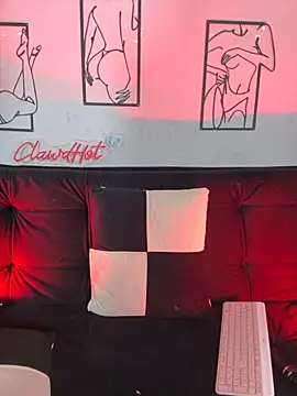 Clawd hot online show from 11-24-25, 01:44