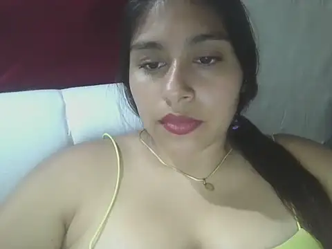 Snapshot of zairabreze chatting on 05-07-26, 01:33 zairabreze online show from 05-07-26, 01:33