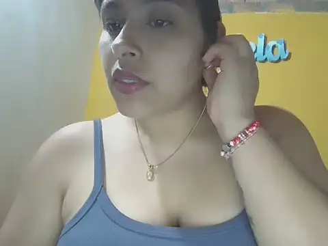 Snapshot of zairabreze chatting on 05-12-26, 01:25 zairabreze online show from 05-12-26, 01:25