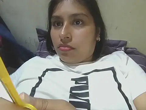 Snapshot of zairabreze chatting on 06-02-26, 02:13 zairabreze online show from 06-02-26, 02:13