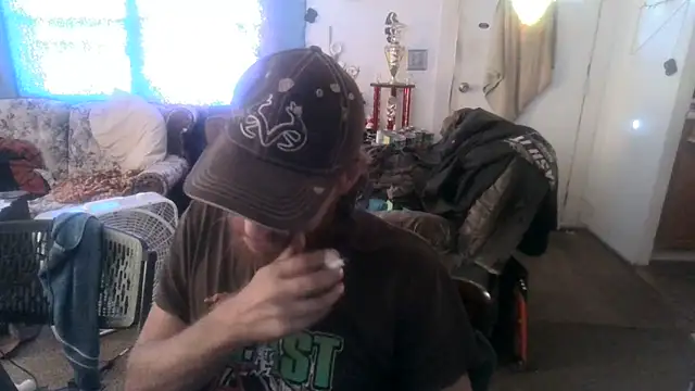 Snapshot of Poundtown1226 chatting on 09-15-25, 05:24 Poundtown1226 online show from 09-15-25, 05:24