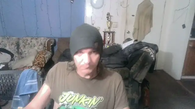 Snapshot of Poundtown1226 chatting on 10-23-25, 06:34 Poundtown1226 online show from 10-23-25, 06:34