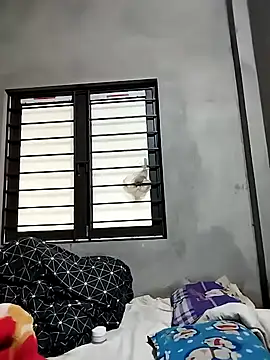 kute-00 online show from 11-18-25, 02:17