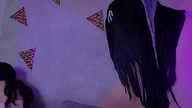 Laura and Kevin online show from 11-07-25, 01:33