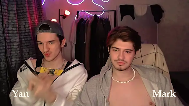 Snapshot of itsyanbb chatting on 11-08-25, 03:45 itsyanbb online show from 11-08-25, 03:45