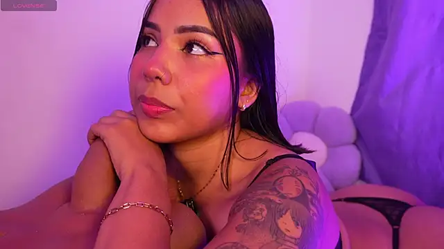 Snapshot of sarah_babee_ chatting on 05-15-26, 12:39 sarah babee online show from 05-15-26, 12:39
