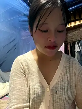 Snapshot of O_o_UwU_o_O chatting on 10-14-25, 02:01 O o UwU o O online show from 10-14-25, 02:01