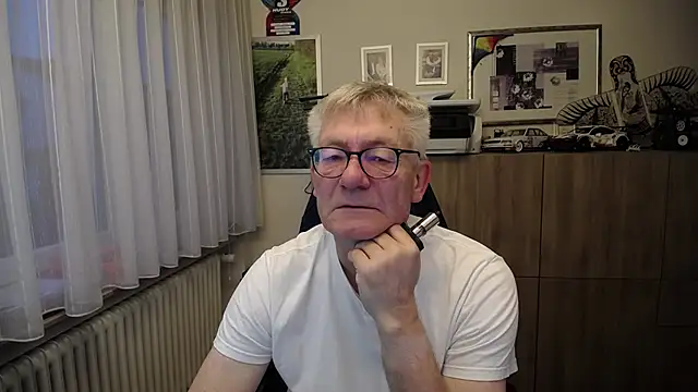 Snapshot of randyandy67 chatting on 10-25-25, 06:10 randyandy67 online show from 10-25-25, 06:10