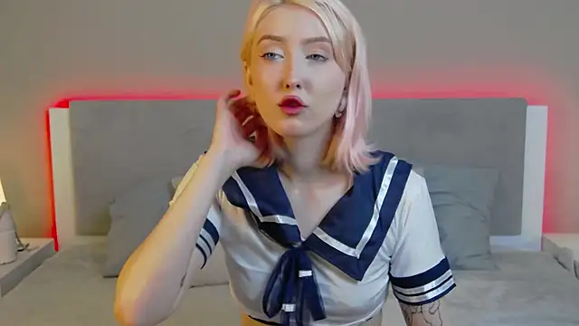 Snapshot of MarianeSun chatting on 06-16-26, 03:53 MarianeSun online show from 06-16-26, 03:53