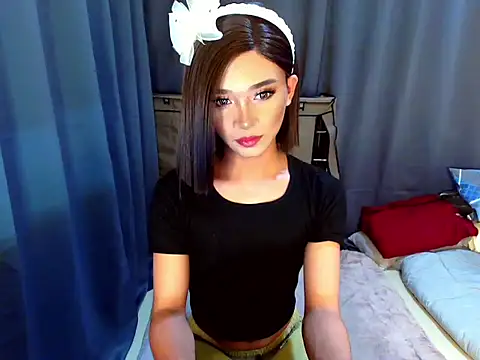 Petite HugeCock online show from 12-16-25, 06:46