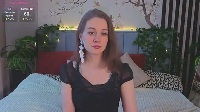 Snapshot of SkyHelen chatting on 02-02-26, 04:33 SkyHelen online show from 02-02-26, 04:33