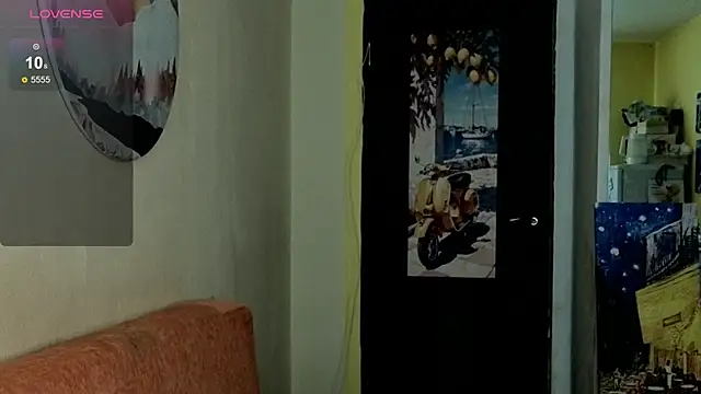 Snapshot of SkyHelen chatting on 05-14-26, 06:42 SkyHelen online show from 05-14-26, 06:42