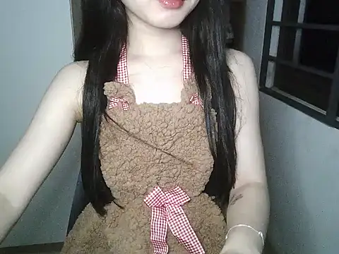 Snapshot of Annabelle-e chatting on 10-02-25, 06:37 Annabelle-e online show from 10-02-25, 06:37