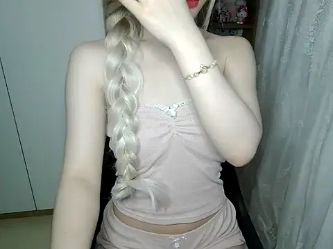 Snapshot of Annabelle-e chatting on 08-03-26, 06:44 Annabelle-e online show from 08-03-26, 06:44