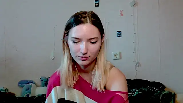  kikiclark   online show from 10-12-25, 08:35