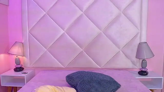 Miaa Smithh   online show from 10-23-25, 11:31