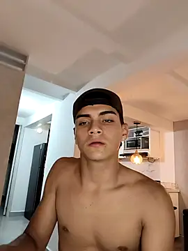 Snapshot of Zeusmagnos chatting on 09-29-25, 10:36 Zeusmagnos online show from 09-29-25, 10:36