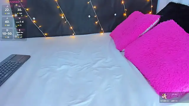 Danaa moore  online show from 10-24-25, 09:44